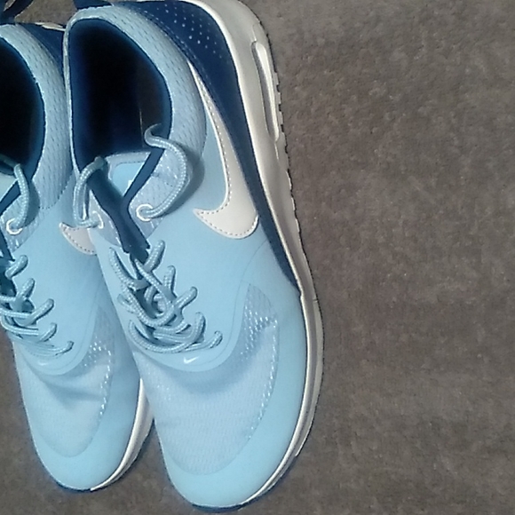 Nike - Picture 4 of 6